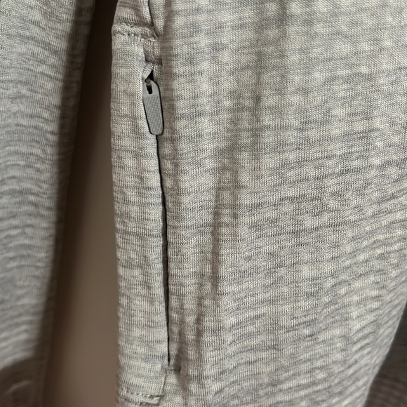 Nike Dri-fit Long Sleeve Top Size XS Light Gray-Like New!Work Out/Trips/Travel! - Picture 3 of 10